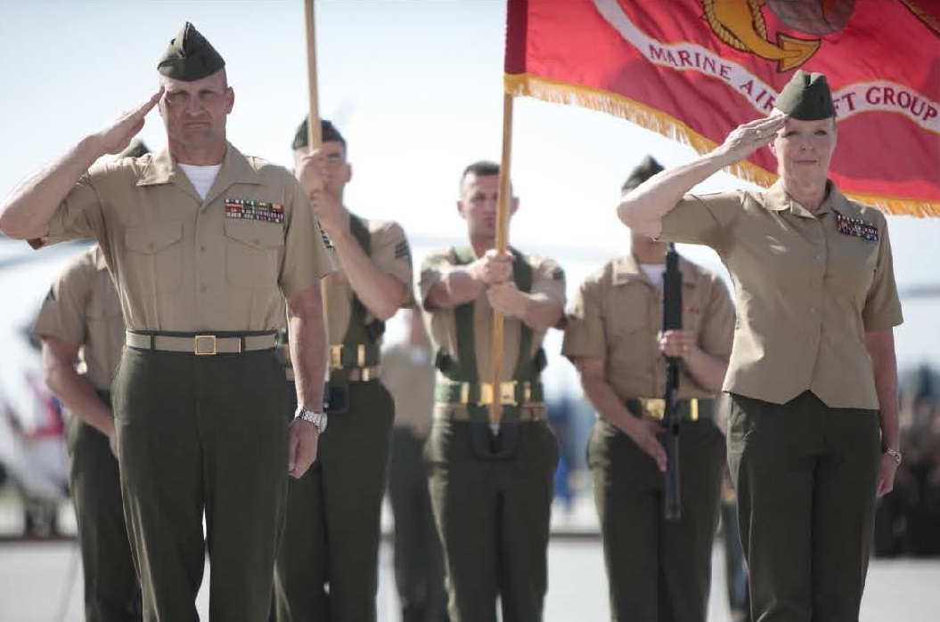 soldiers saluting