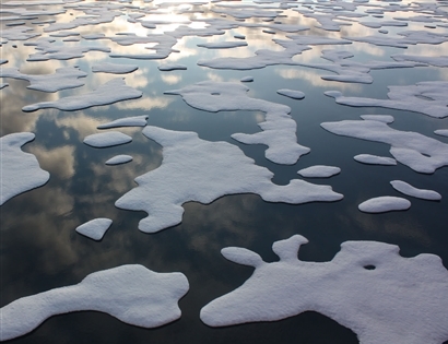 Ice drifting at sea